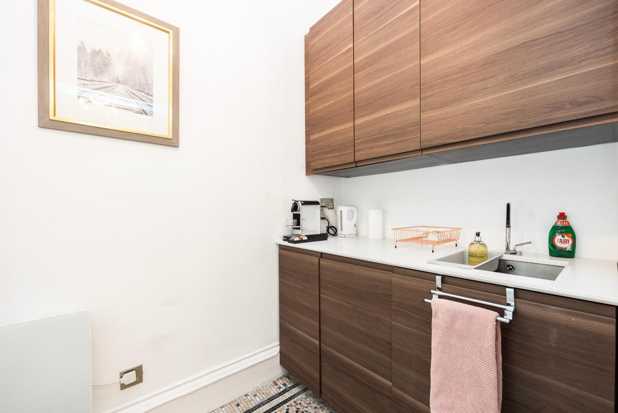 Apartment Modern 1 Bedroom Near Kensington High Street *